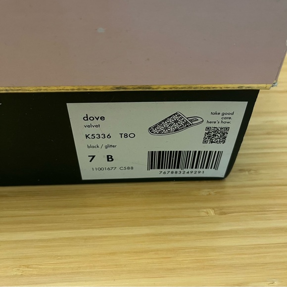 Kate Spade Robe & Slippers - Picture 5 of 5